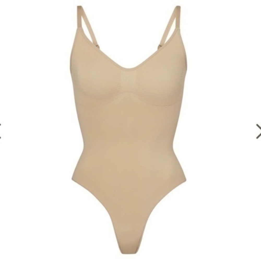SKIMS BODYSUIT SEAMLESS SCULPT THONG BODYSUIT CLAY BEIGE SMALL